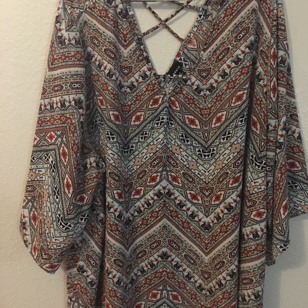Beautiful pattern top by Torrid - Picture 2 of 4